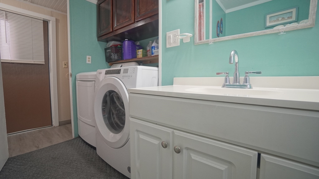 93 Grochmal Avenue, Unit 126 Springfield, MA 01151 - Photo 32 of 35 a utility room with dryer and washer