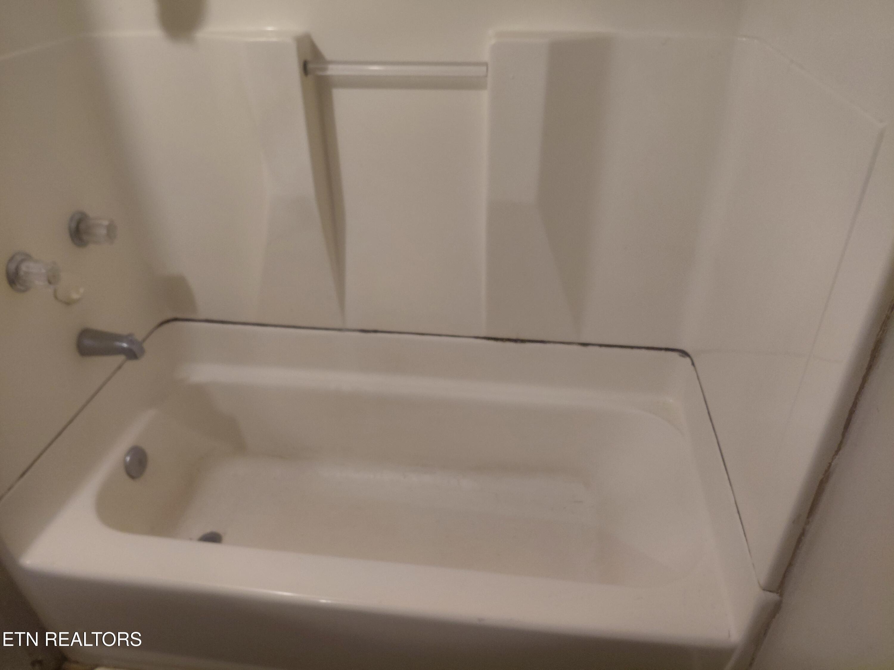 414 West Ash Street La Follette, TN 37766 - Photo 11 of 17 20260207_121853