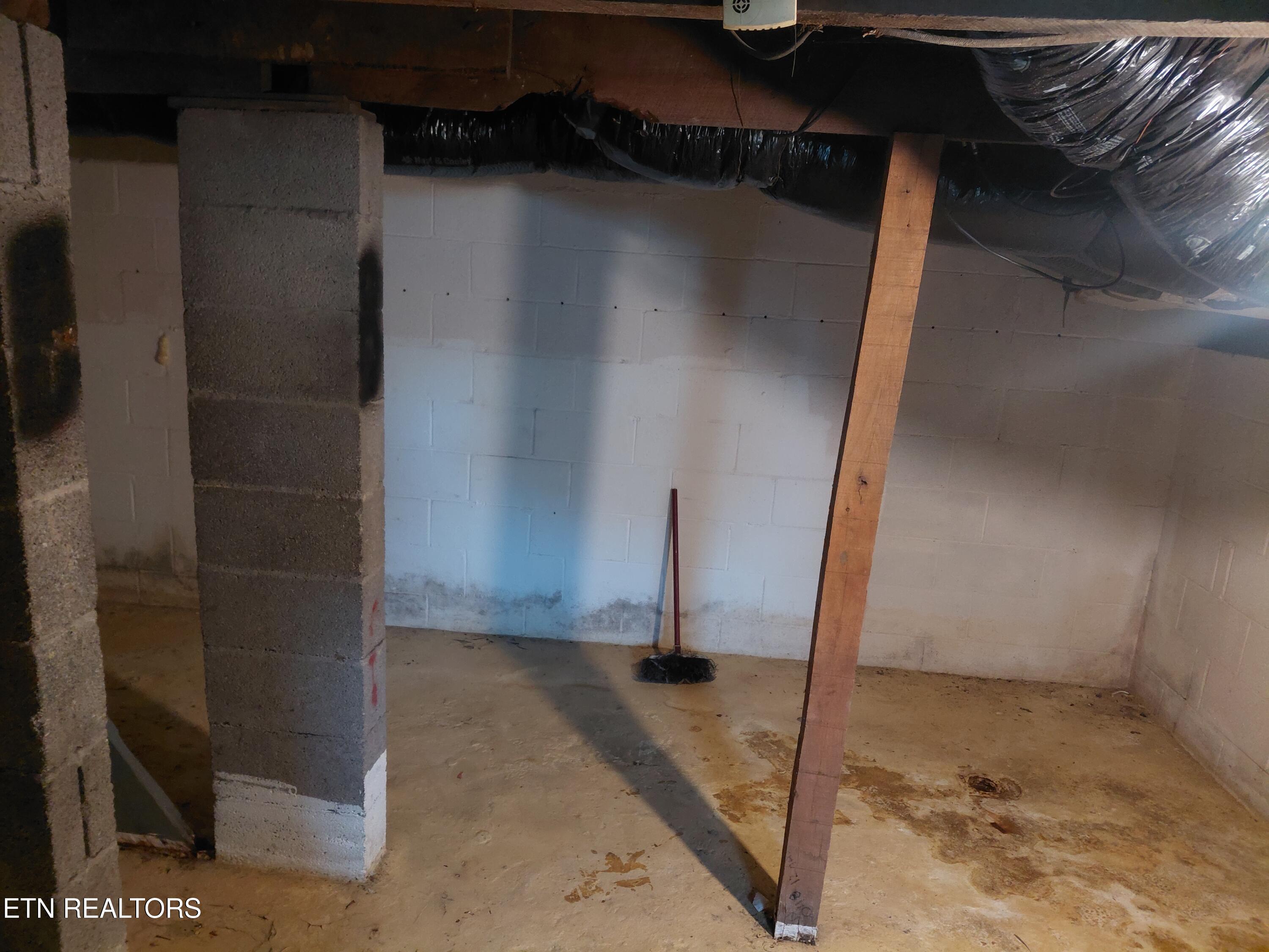 414 West Ash Street La Follette, TN 37766 - Photo 12 of 17 20260207_123124