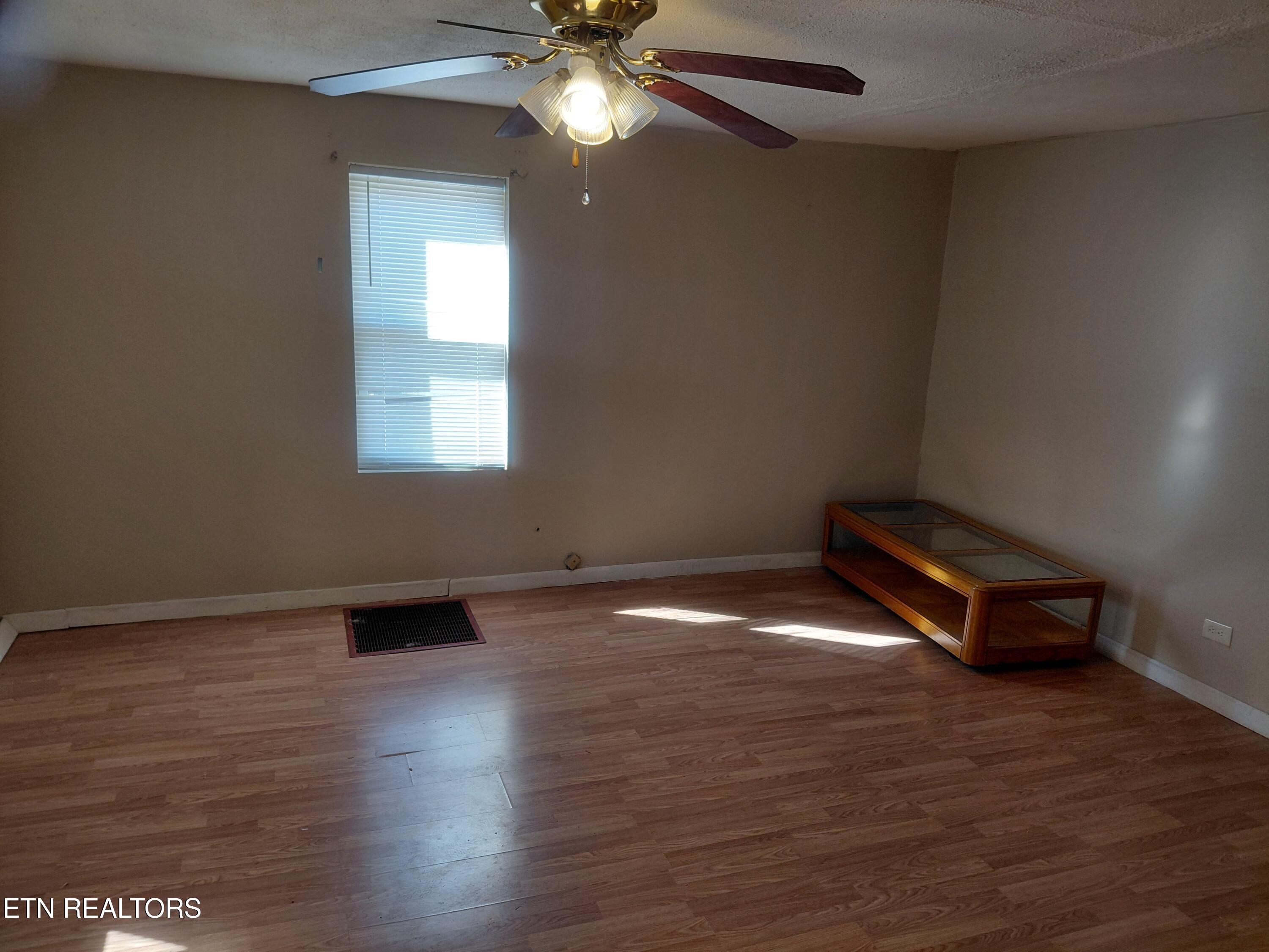 414 West Ash Street La Follette, TN 37766 - Photo 3 of 17 20260207_122153