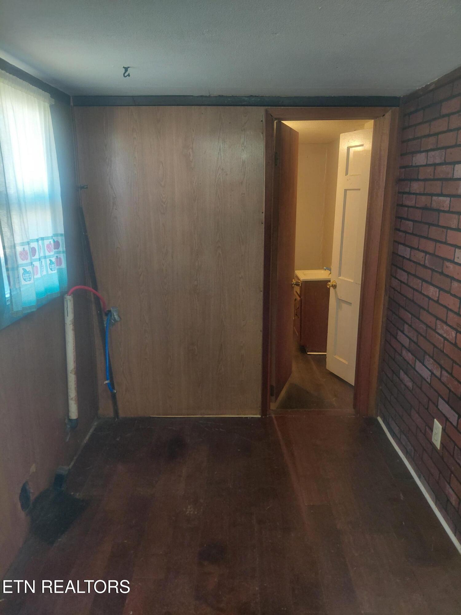 414 West Ash Street La Follette, TN 37766 - Photo 4 of 17 20260207_121746