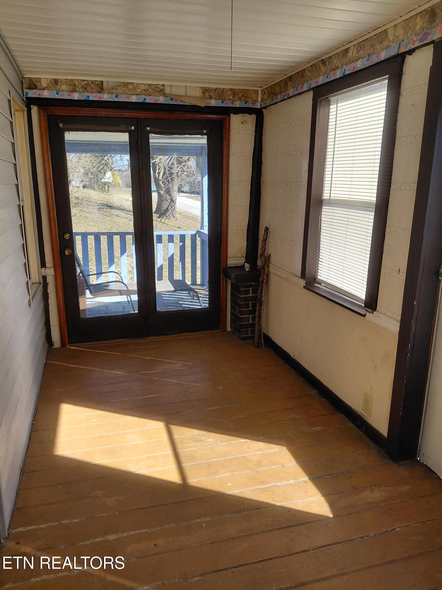 414 West Ash Street La Follette, TN 37766 - Photo 5 of 17 20260207_122255