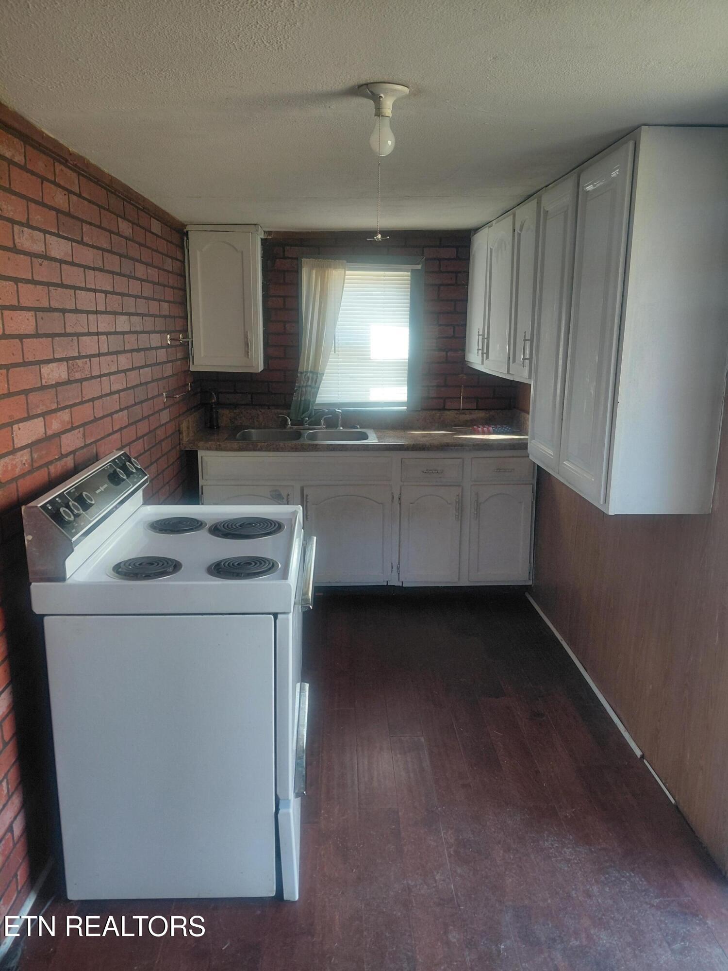 414 West Ash Street La Follette, TN 37766 - Photo 6 of 17 20260207_121716