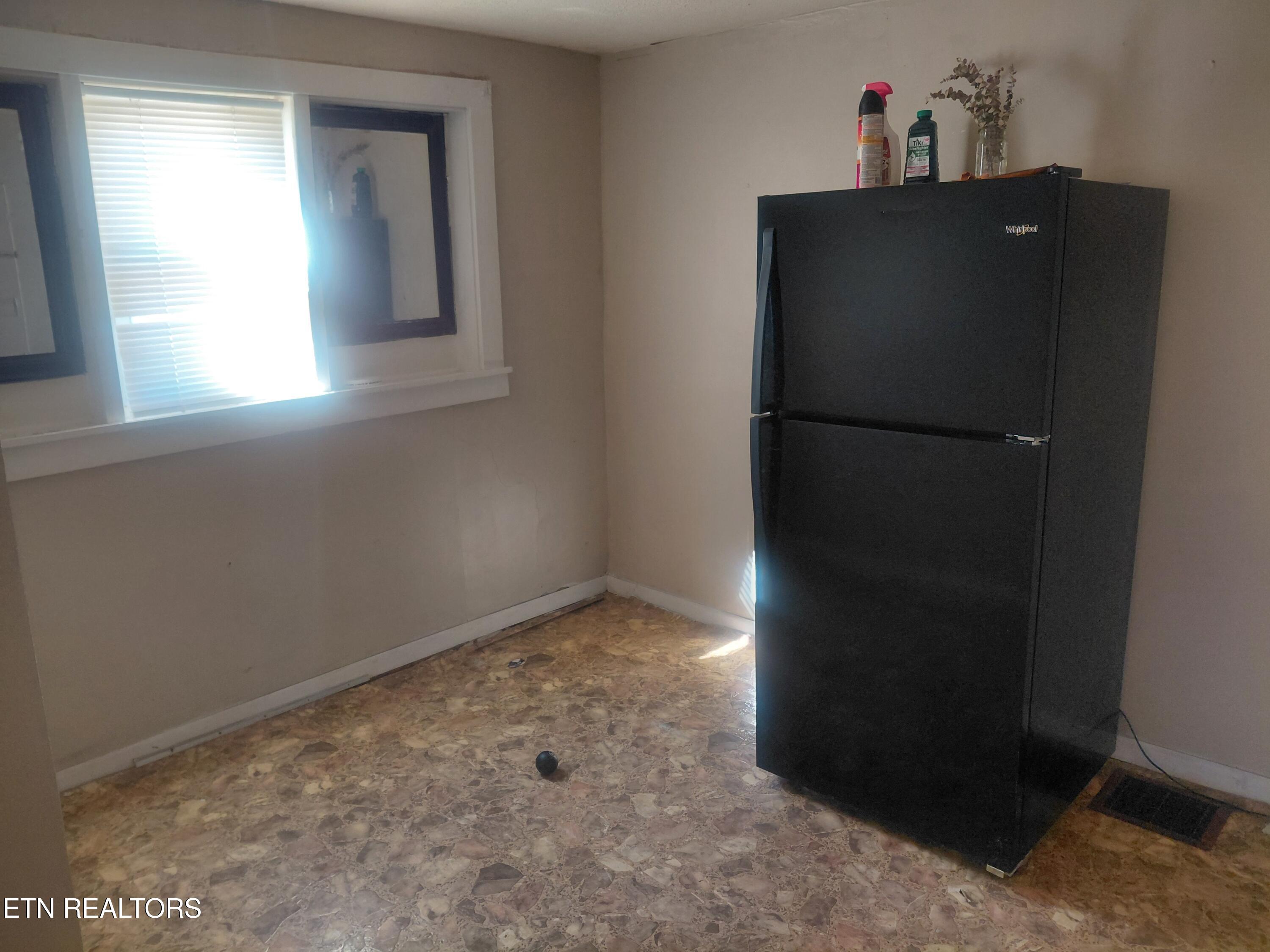 414 West Ash Street La Follette, TN 37766 - Photo 7 of 17 20260207_122017