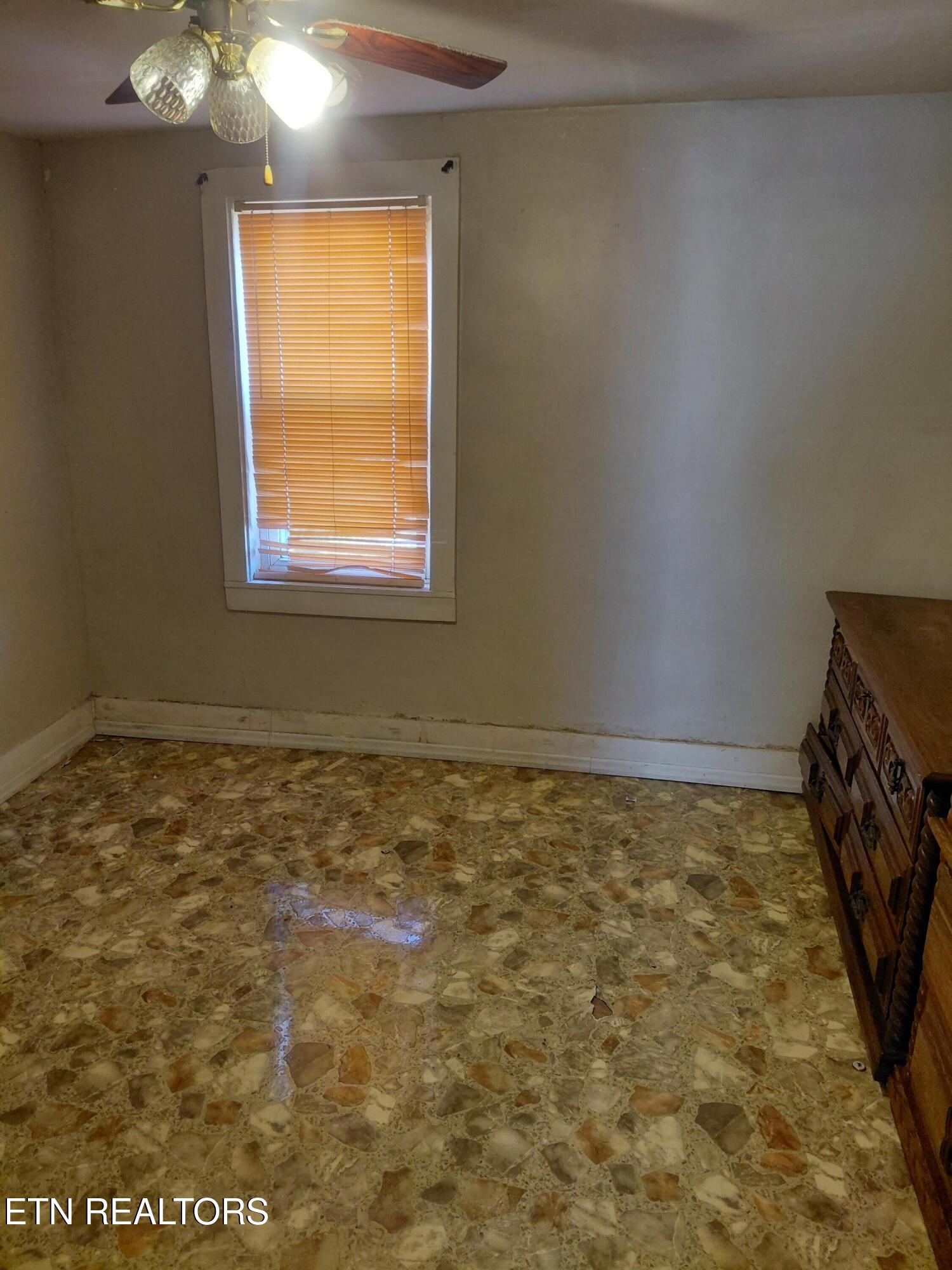 414 West Ash Street La Follette, TN 37766 - Photo 9 of 17 20260207_122205