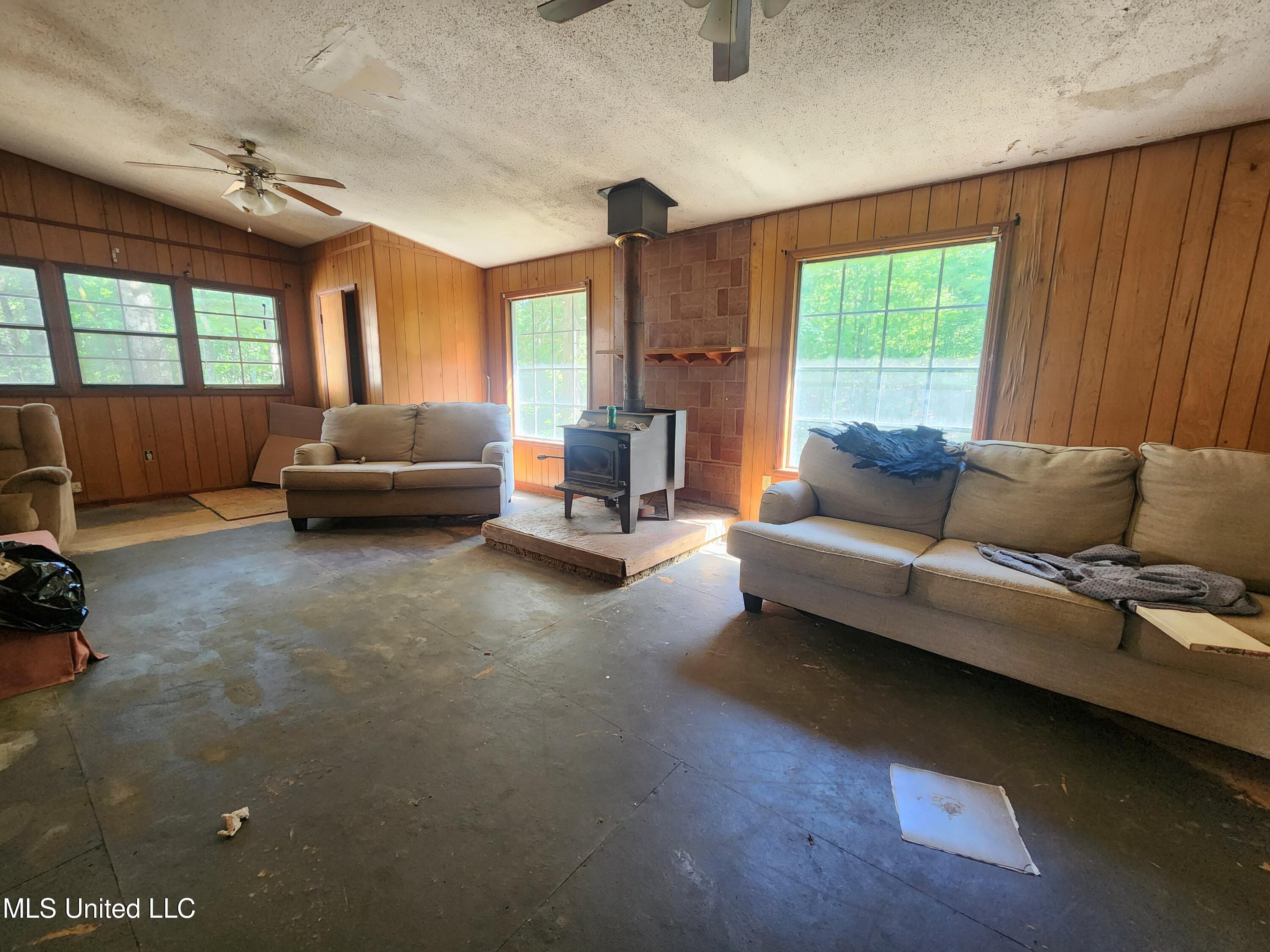 152 Mallard Road Waterford, MS 38685 - Photo 4 of 18 20250503_152958