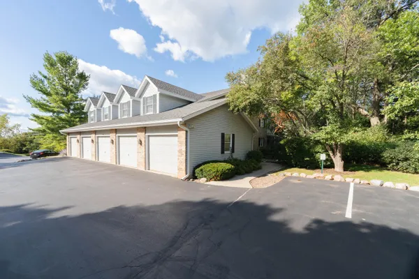 $344,900 | 2357A Quail Hollow Court, Unit D, Delafield, WI 53018