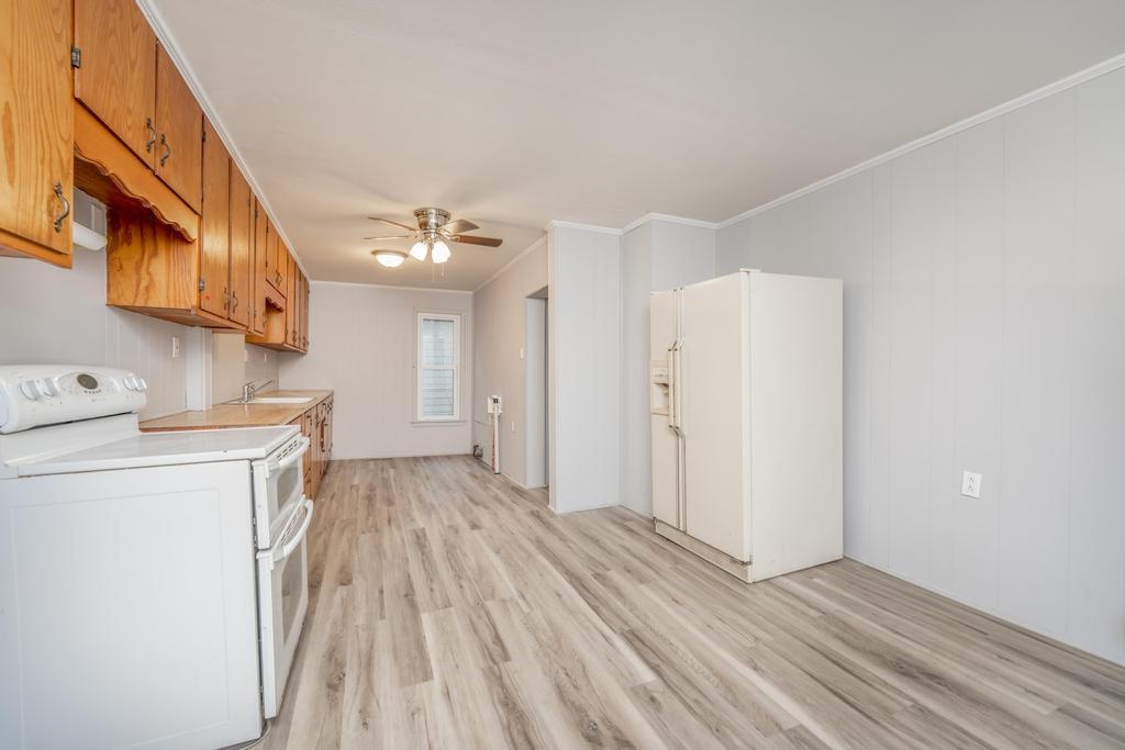 1808 Loomis Street Winfield, KS 67156 - Photo 13 of 36