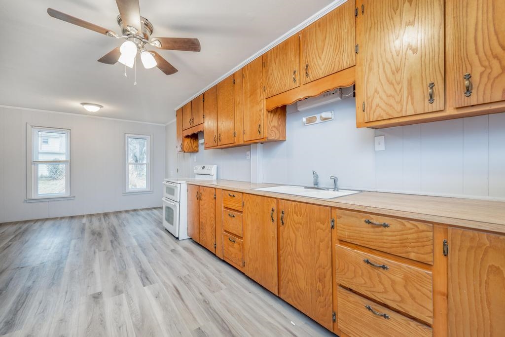 1808 Loomis Street Winfield, KS 67156 - Photo 17 of 36