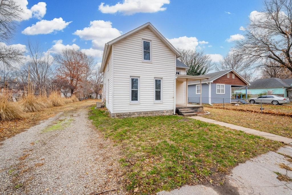 1808 Loomis Street Winfield, KS 67156 - Photo 2 of 36