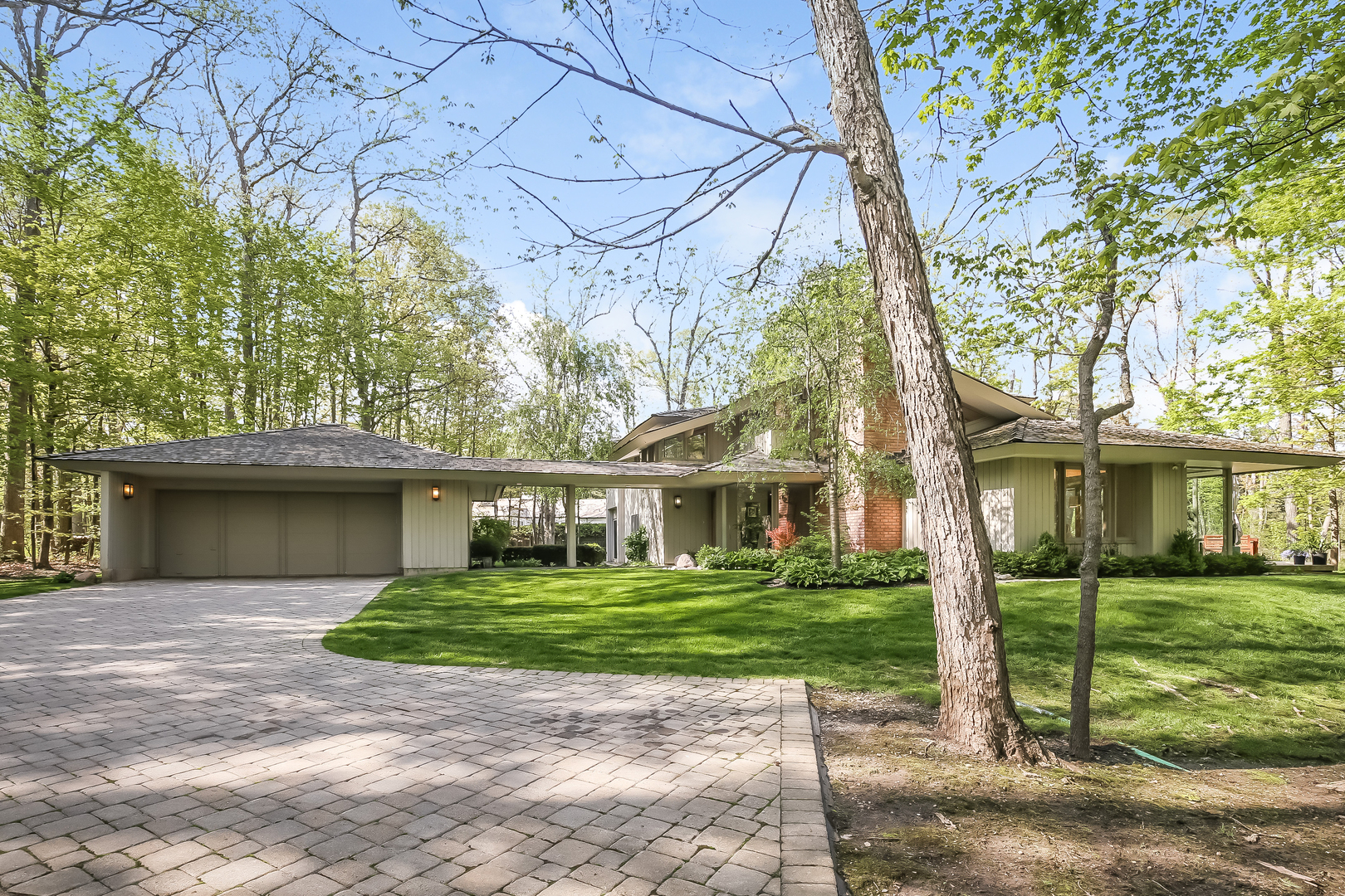 506 Forest Cove Road Lake Bluff, IL 60044 - Photo 1 of 53 a front view of a house with a yard