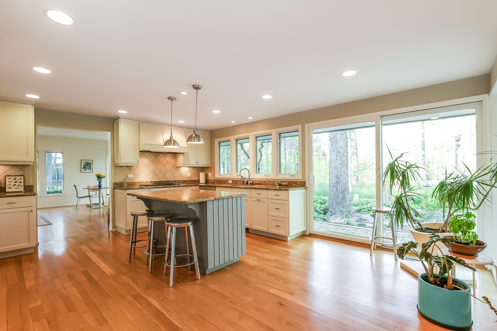 506 Forest Cove Road Lake Bluff, IL 60044 - Photo 14 of 53 a large kitchen with lots of counter space and wooden floor