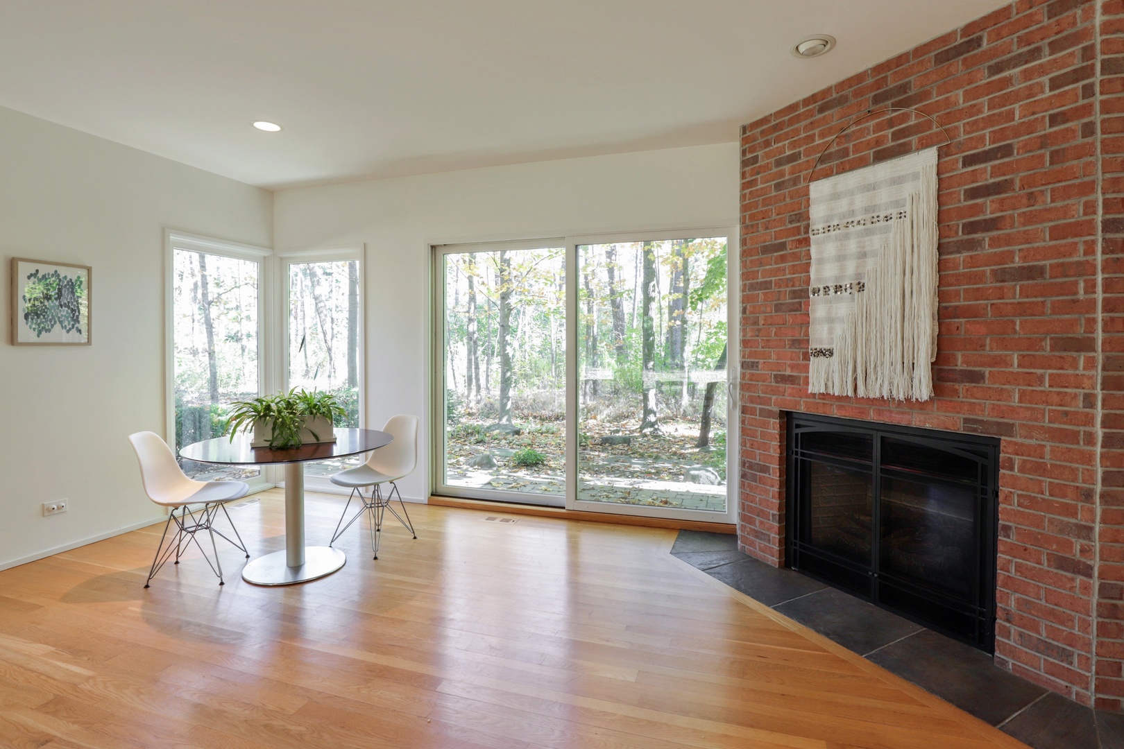 506 Forest Cove Road Lake Bluff, IL 60044 - Photo 20 of 53 a view of a livingroom with furniture and hardwood floor