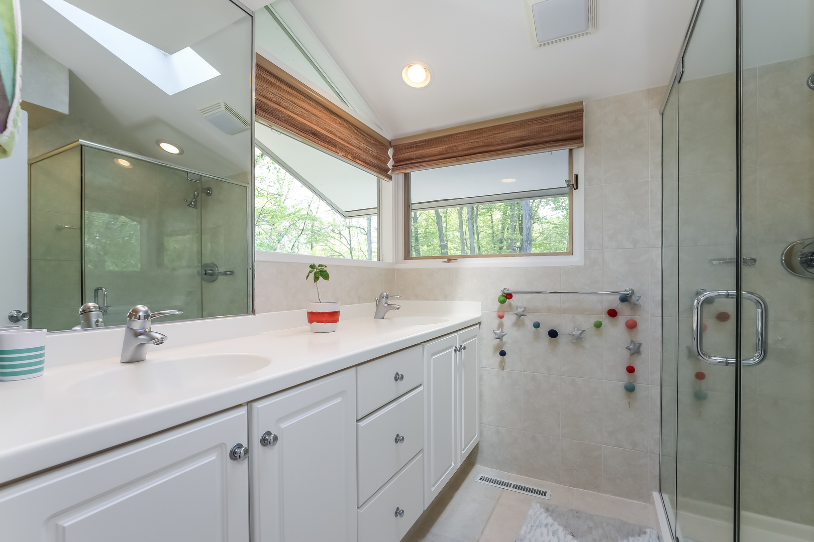 506 Forest Cove Road Lake Bluff, IL 60044 - Photo 33 of 53 a bathroom with a shower sink vanity and mirror