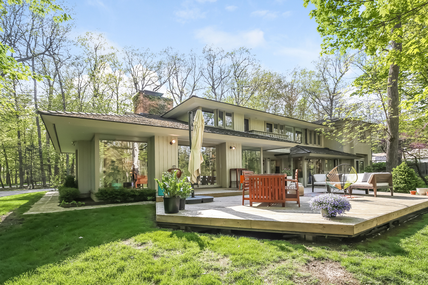 506 Forest Cove Road Lake Bluff, IL 60044 - Photo 43 of 53 a view of a house with outdoor space