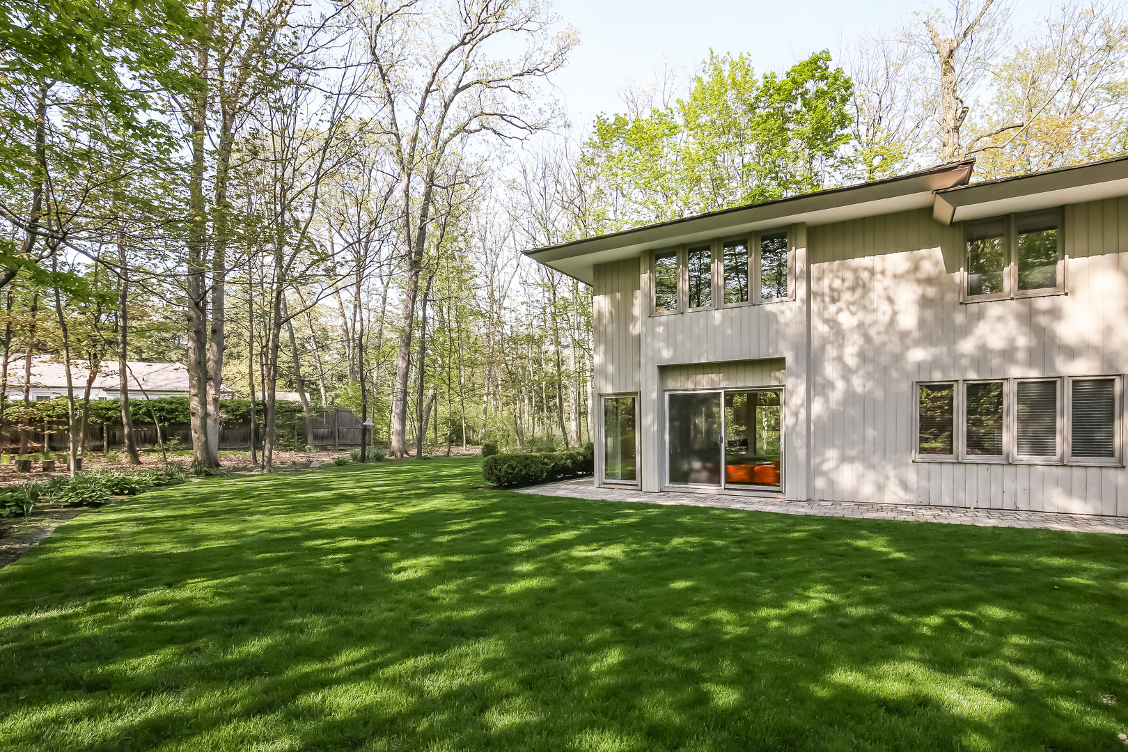 506 Forest Cove Road Lake Bluff, IL 60044 - Photo 44 of 53 a front view of a house with a yard