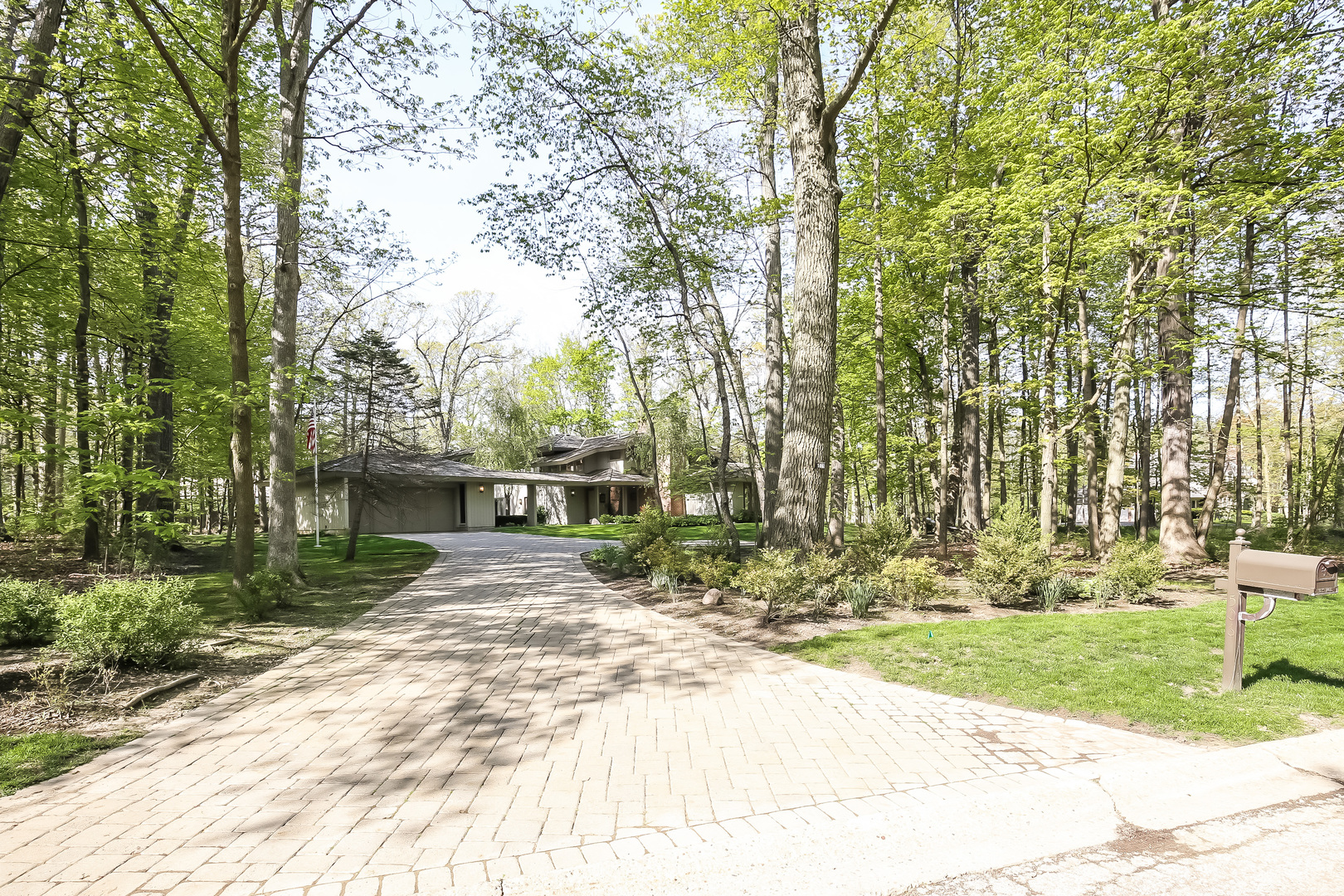 506 Forest Cove Road Lake Bluff, IL 60044 - Photo 50 of 53 a view of house with backyard space