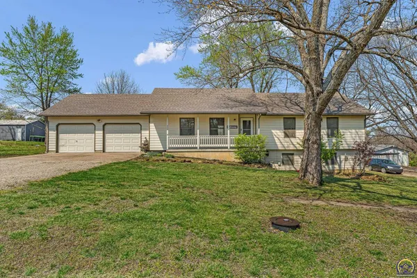 $265,000 | 228 West Main Street, Carbondale, KS 66414