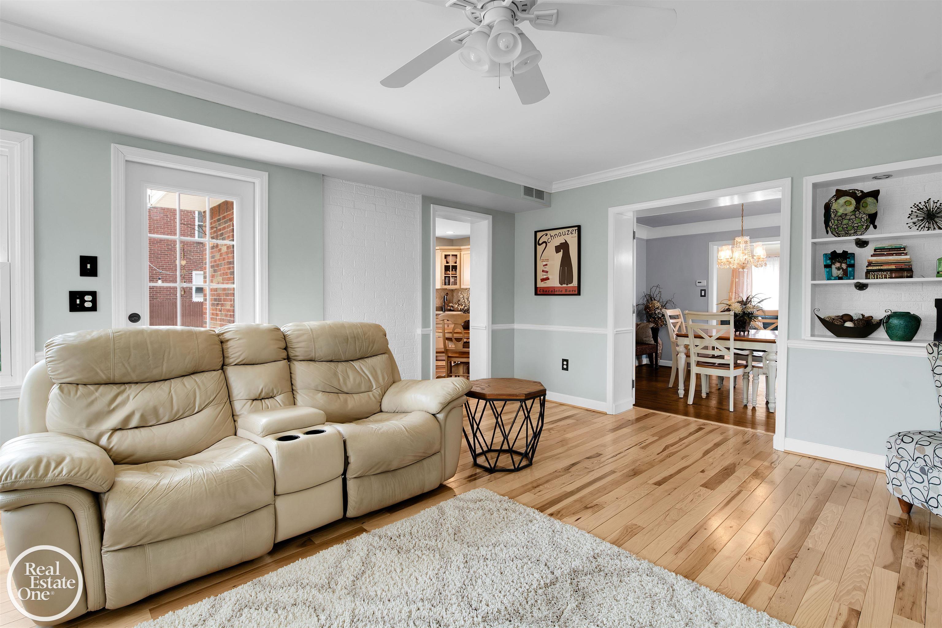 692 Hawthorne Road Grosse Pointe, MI 48236 - Photo 12 of 33 50138273-3eb87f04-f913-42b5-937e-d043c65aee74.JPG