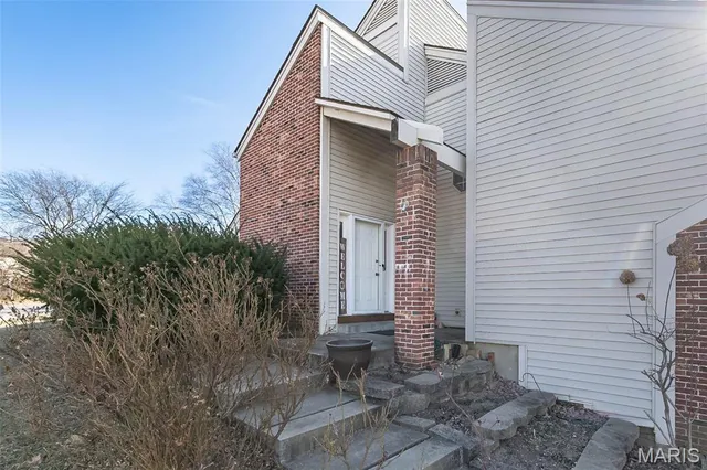 $330,000 | 115 Timberidge Drive, St. Peters, MO 63376