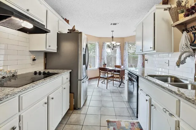 $2,600 | 6813 Hadley Drive, North Richland Hills, TX 76182