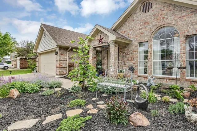 $2,600 | 6813 Hadley Drive, North Richland Hills, TX 76182