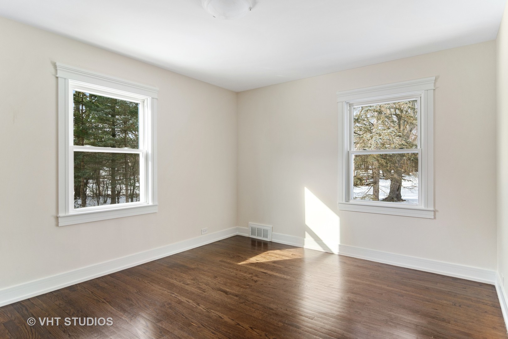 404 Cumnock Road Inverness, IL 60067 - Photo 18 of 34 an empty room with wooden floor and windows