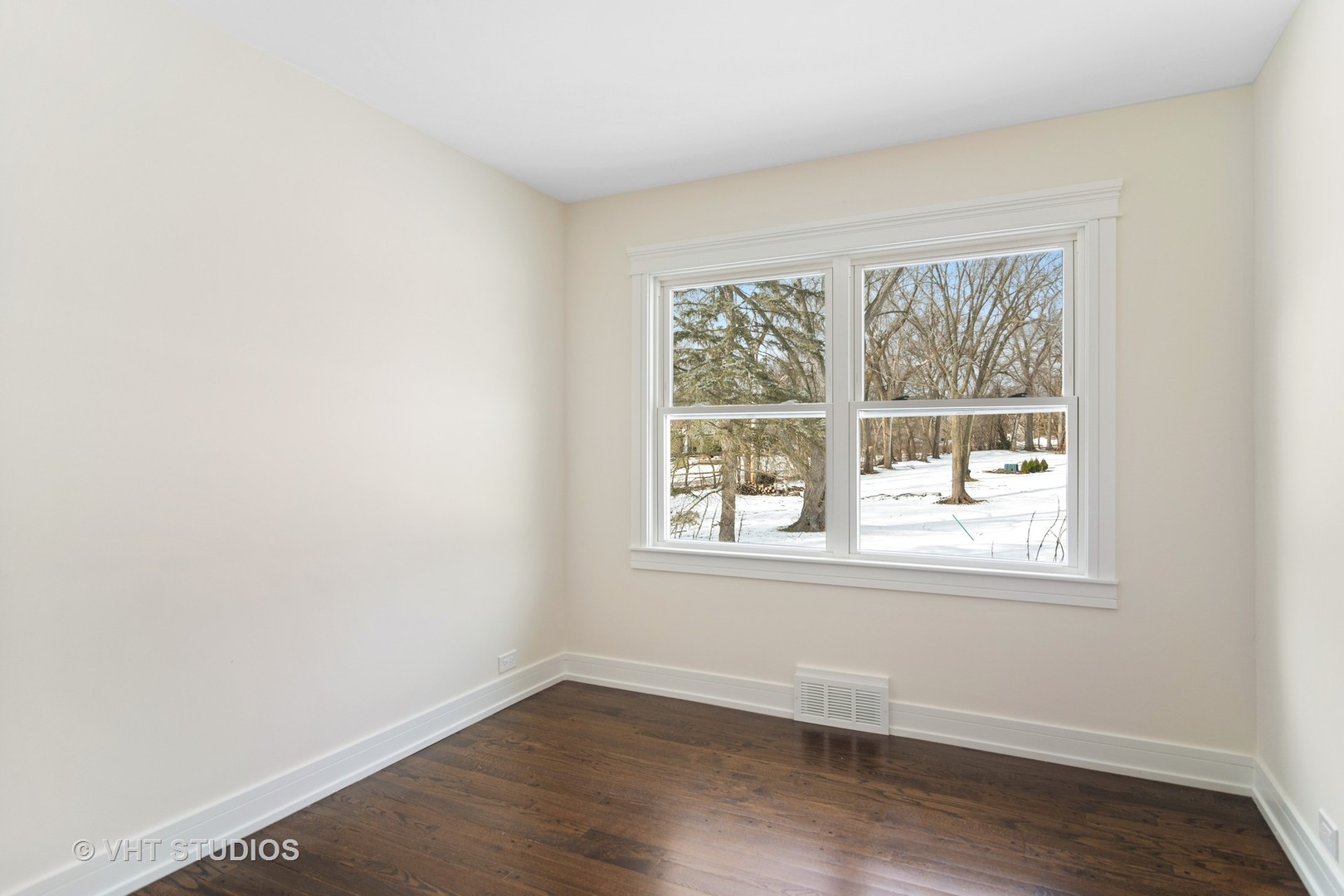 404 Cumnock Road Inverness, IL 60067 - Photo 19 of 34 an empty room with wooden floor and windows