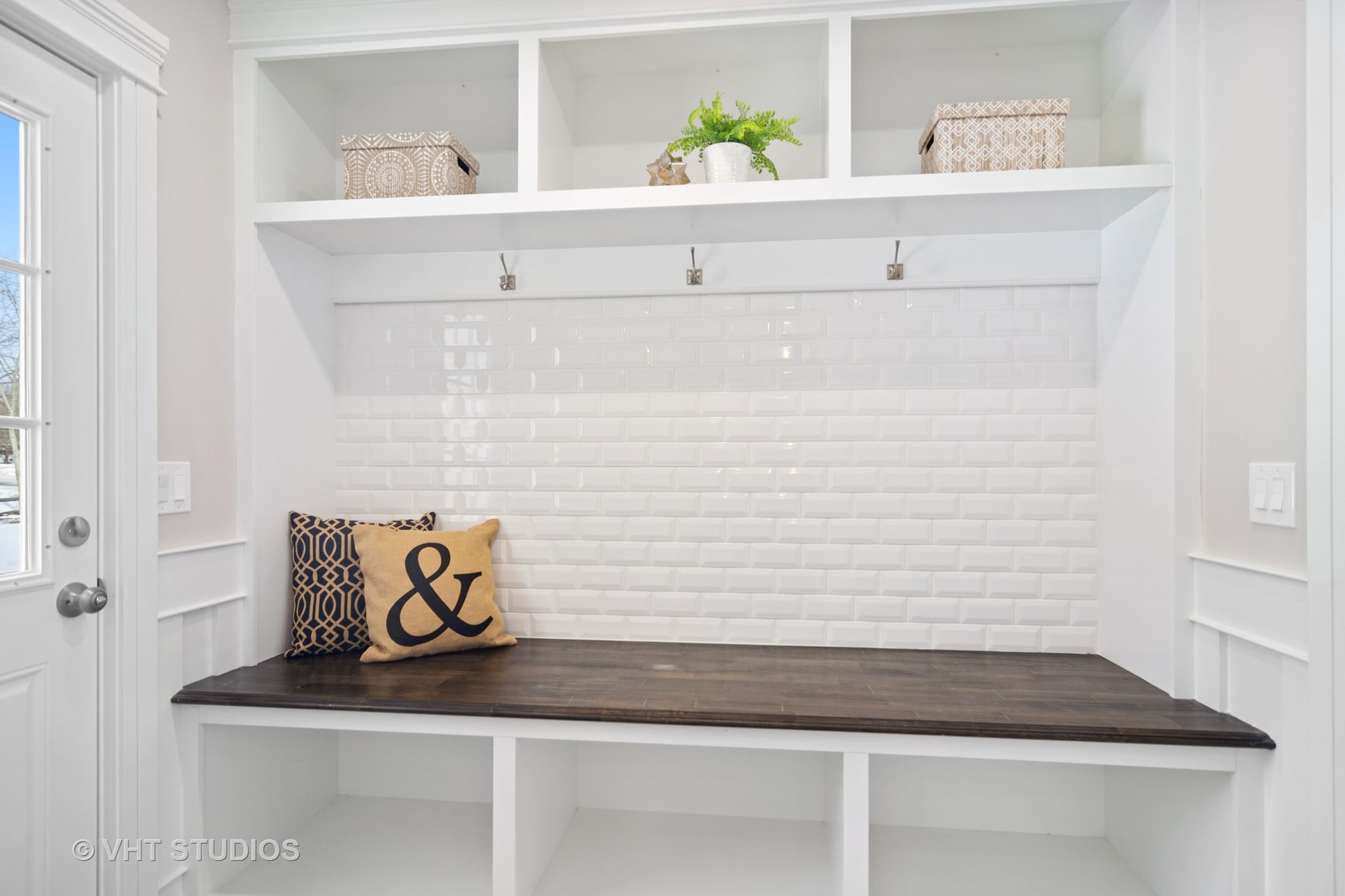 404 Cumnock Road Inverness, IL 60067 - Photo 2 of 34 a view of table with chair