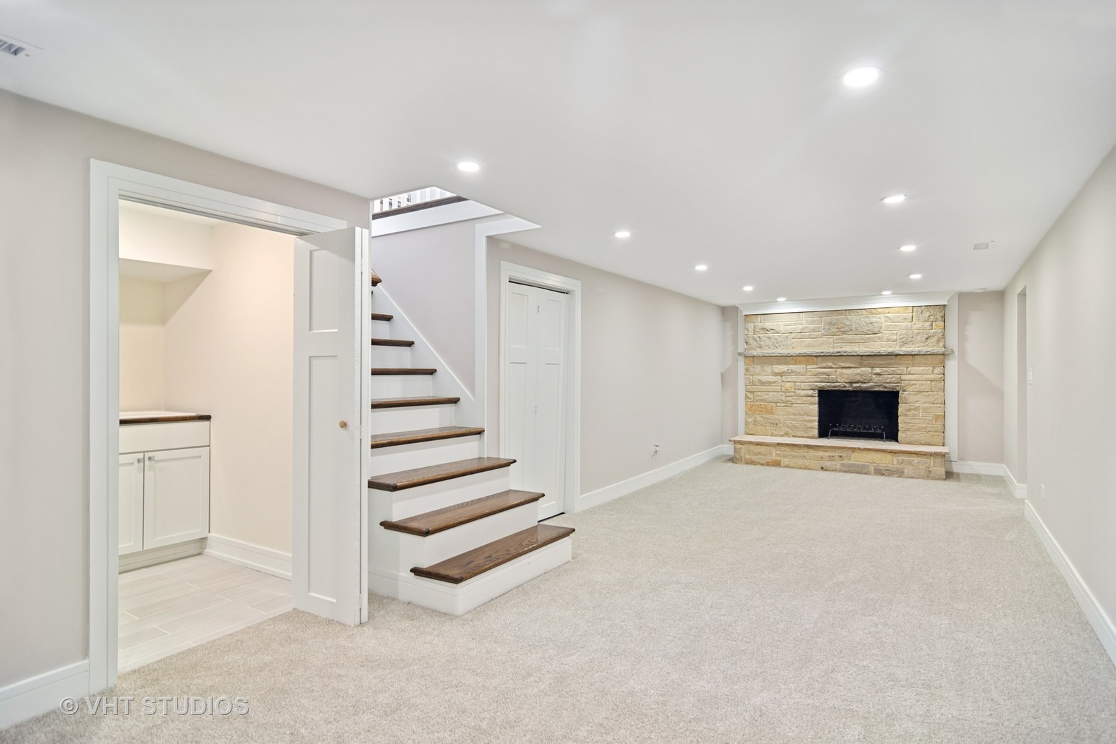 404 Cumnock Road Inverness, IL 60067 - Photo 22 of 34 an empty room with a fireplace and entryway
