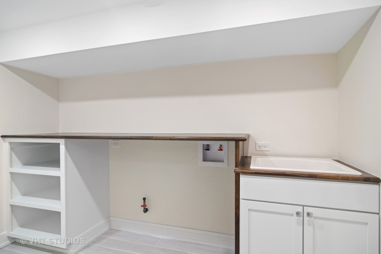 404 Cumnock Road Inverness, IL 60067 - Photo 23 of 34 a view of cabinets