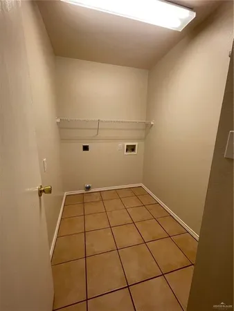 a view of a utility room