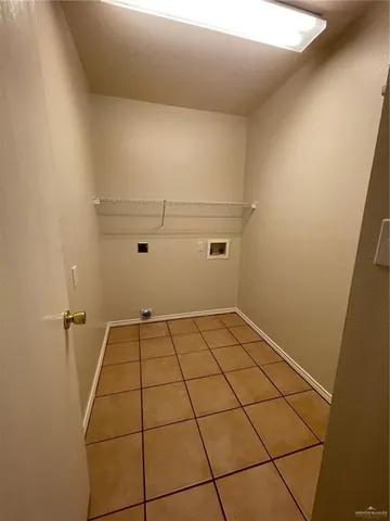 a view of a utility room