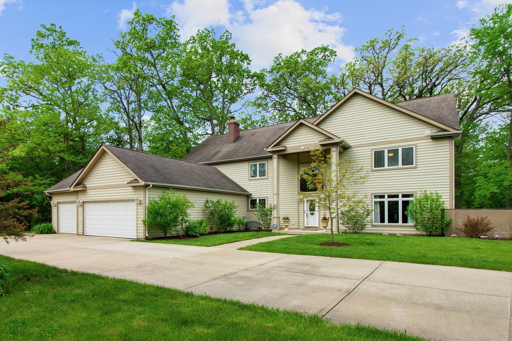 800 Blackhawk Lane Riverwoods, IL 60015 - Photo 2 of 31