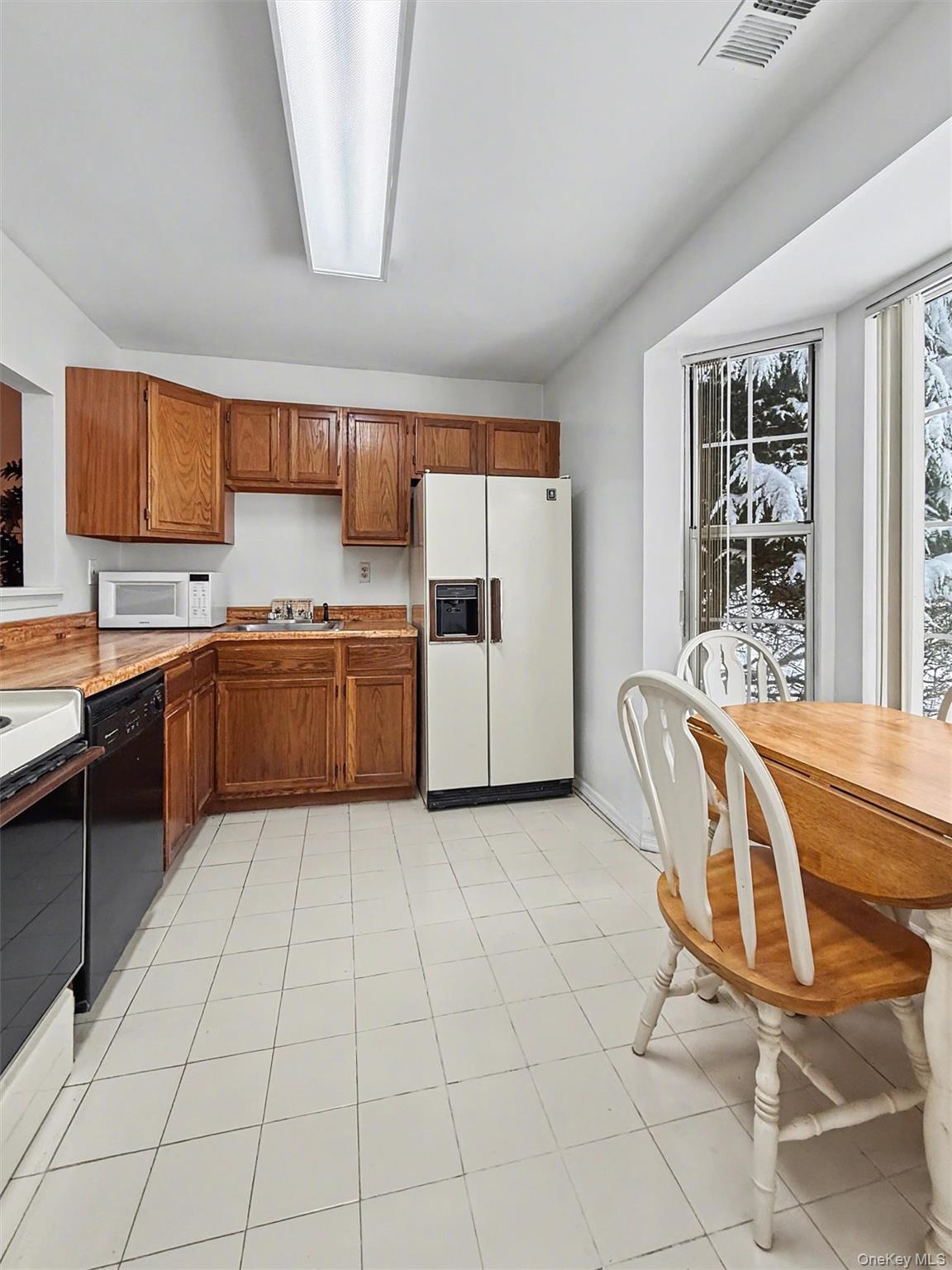 51 Hidden Ridge Drive Monticello, NY 12701 - Photo 2 of 31 Eat-in kitchen features a bay window.