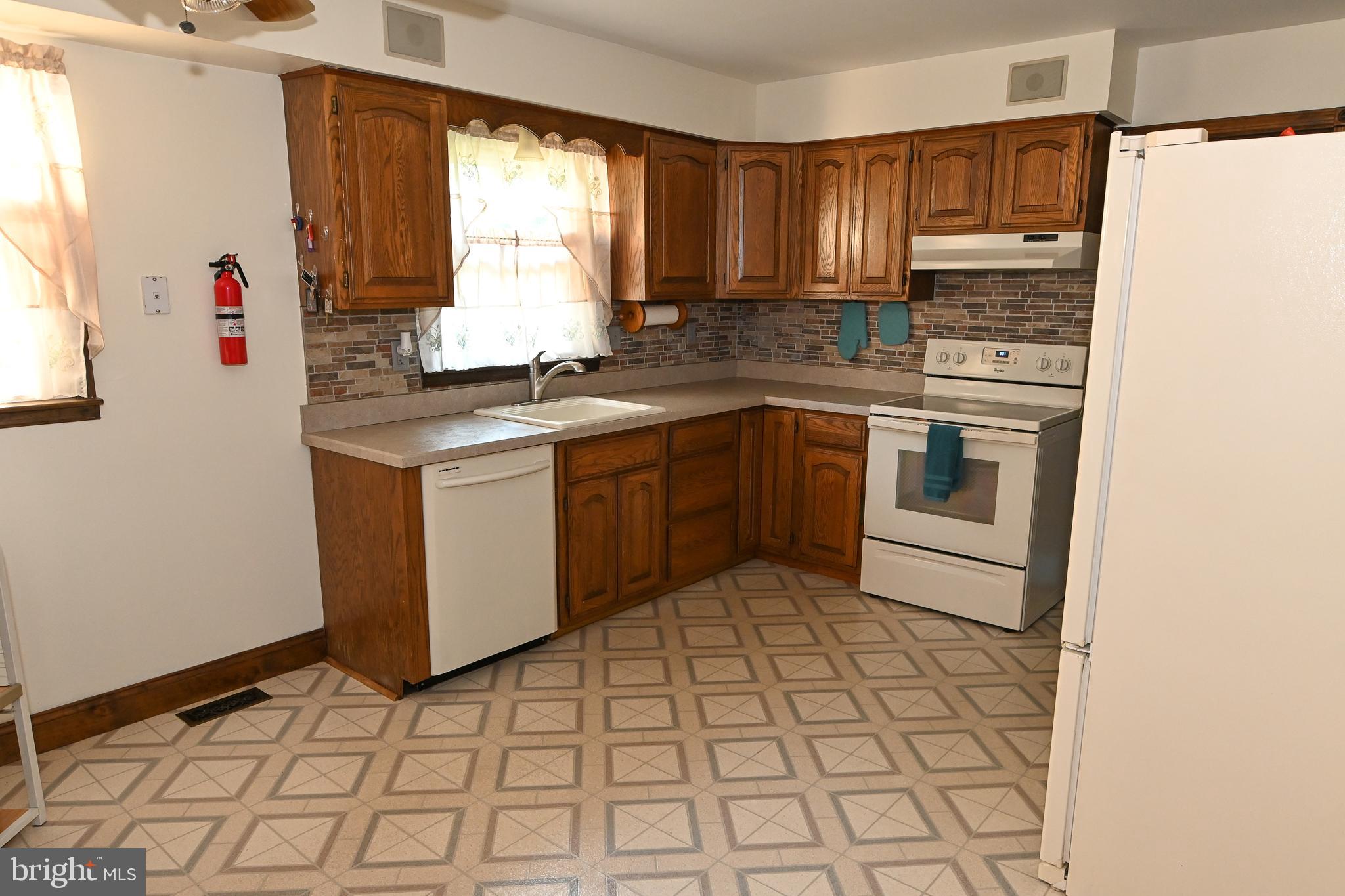 7 Old Forge Road Pennsville, NJ 08070 - Photo 14 of 52 Kitchen