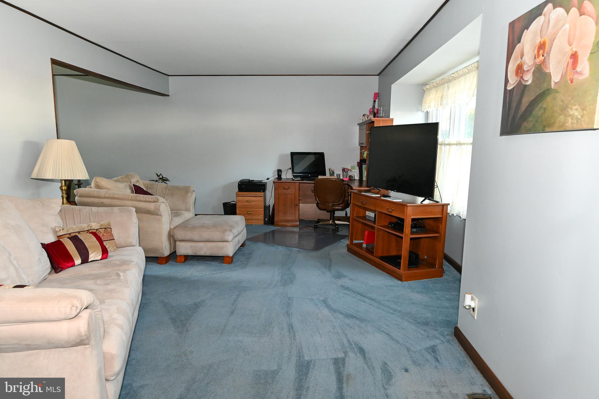 7 Old Forge Road Pennsville, NJ 08070 - Photo 8 of 52 Living Room