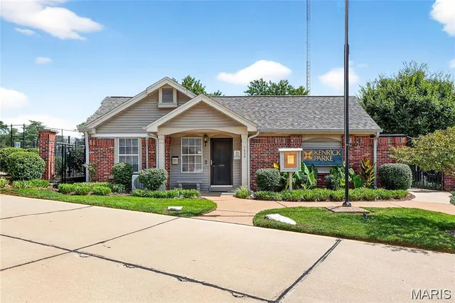 $400,000 | 5314 Kenrick Parke Drive, St. Louis, MO 63119