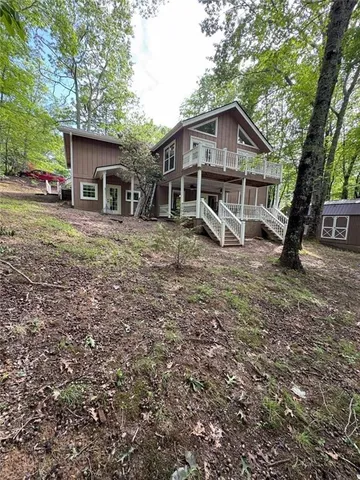 a view of a house with a yard
