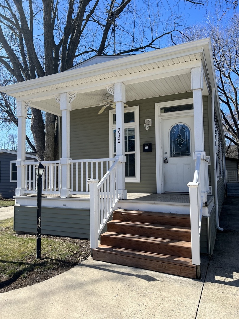 230 Northshore Road Elgin, IL 60123 - Photo 3 of 16 a view of a house with a balcony