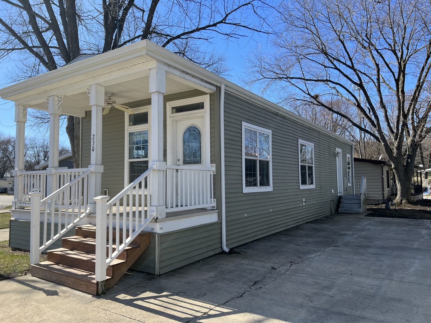 230 Northshore Road Elgin, IL 60123 - Photo 4 of 16 a view of a house with a deck