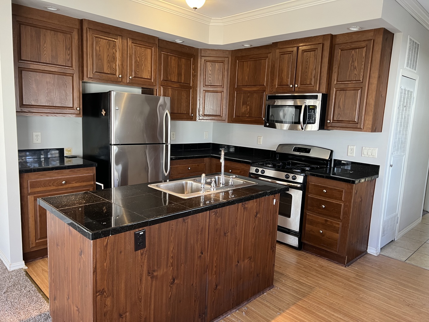 230 Northshore Road Elgin, IL 60123 - Photo 6 of 16 a kitchen with kitchen island granite countertop a sink stove and refrigerator