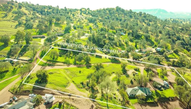 a view of front door with entryway