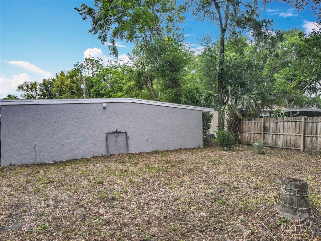 1414 Beaver Street Orlando, FL 32806 - Photo 32 of 43 front view of a house with a yard