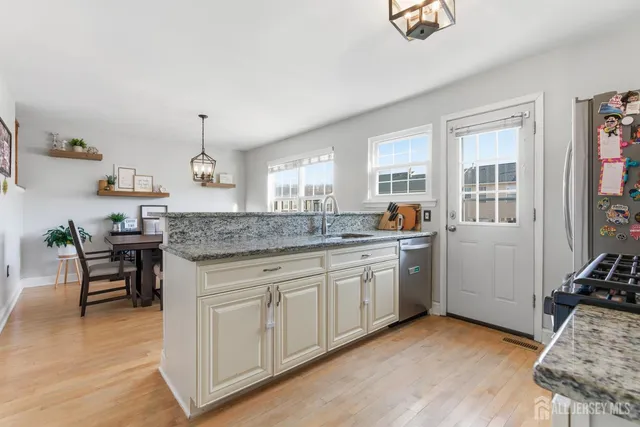 $475,000 | 6 Rodio Court, Sayreville, NJ 08872