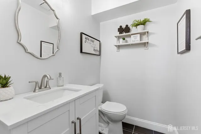 $475,000 | 6 Rodio Court, Sayreville, NJ 08872