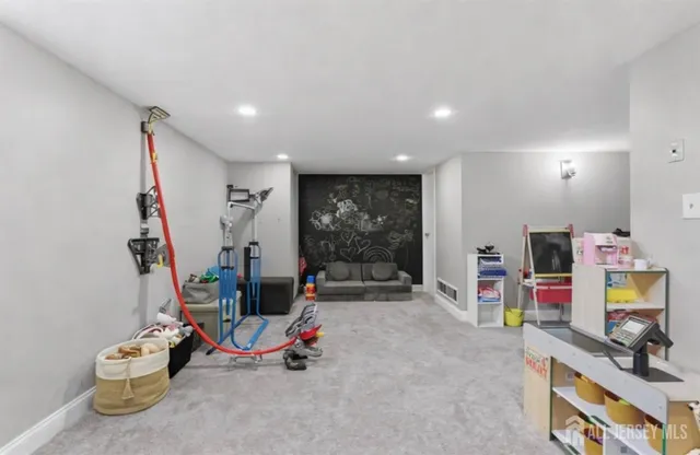 $475,000 | 6 Rodio Court, Sayreville, NJ 08872