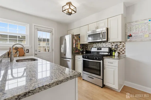 $475,000 | 6 Rodio Court, Sayreville, NJ 08872