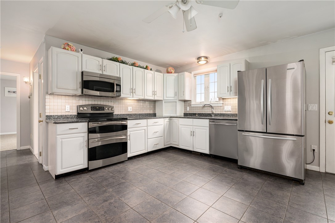 2460 Mendon Road Cumberland, RI 02864 - Photo 5 of 31