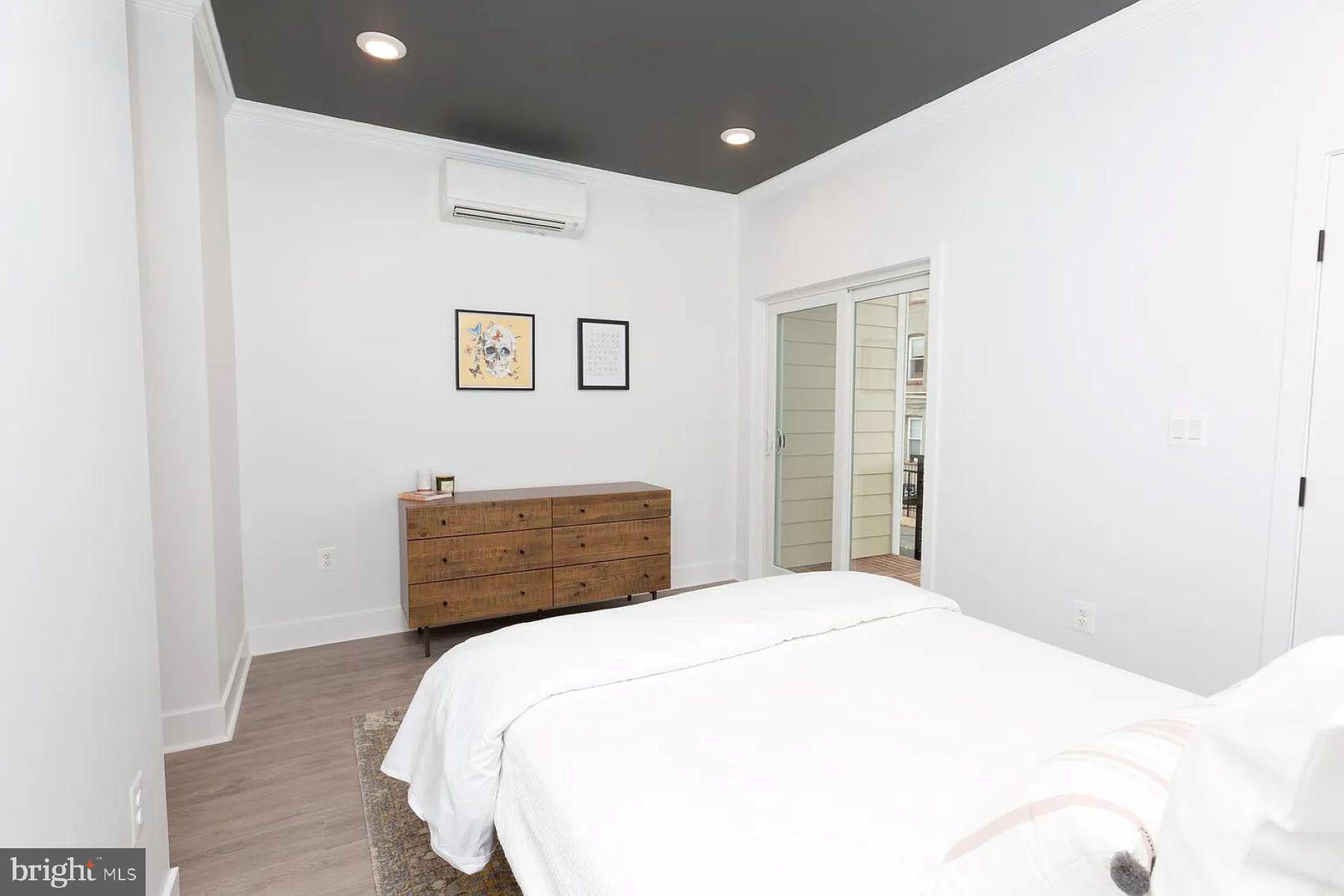 1742 Fleet Street, Unit 301 Baltimore, MD 21231 - Photo 8 of 20 a bedroom with a bed and a window